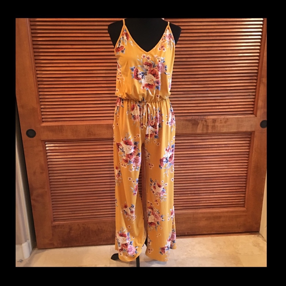 ❤️your new fav❤️Soft & comfy Jodifl floral jumpsuit